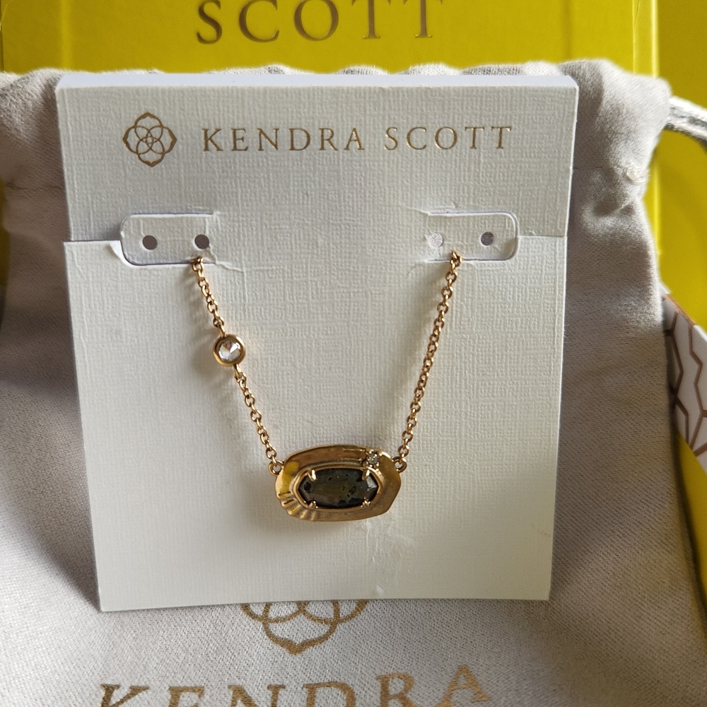 Kendra Scott necklace